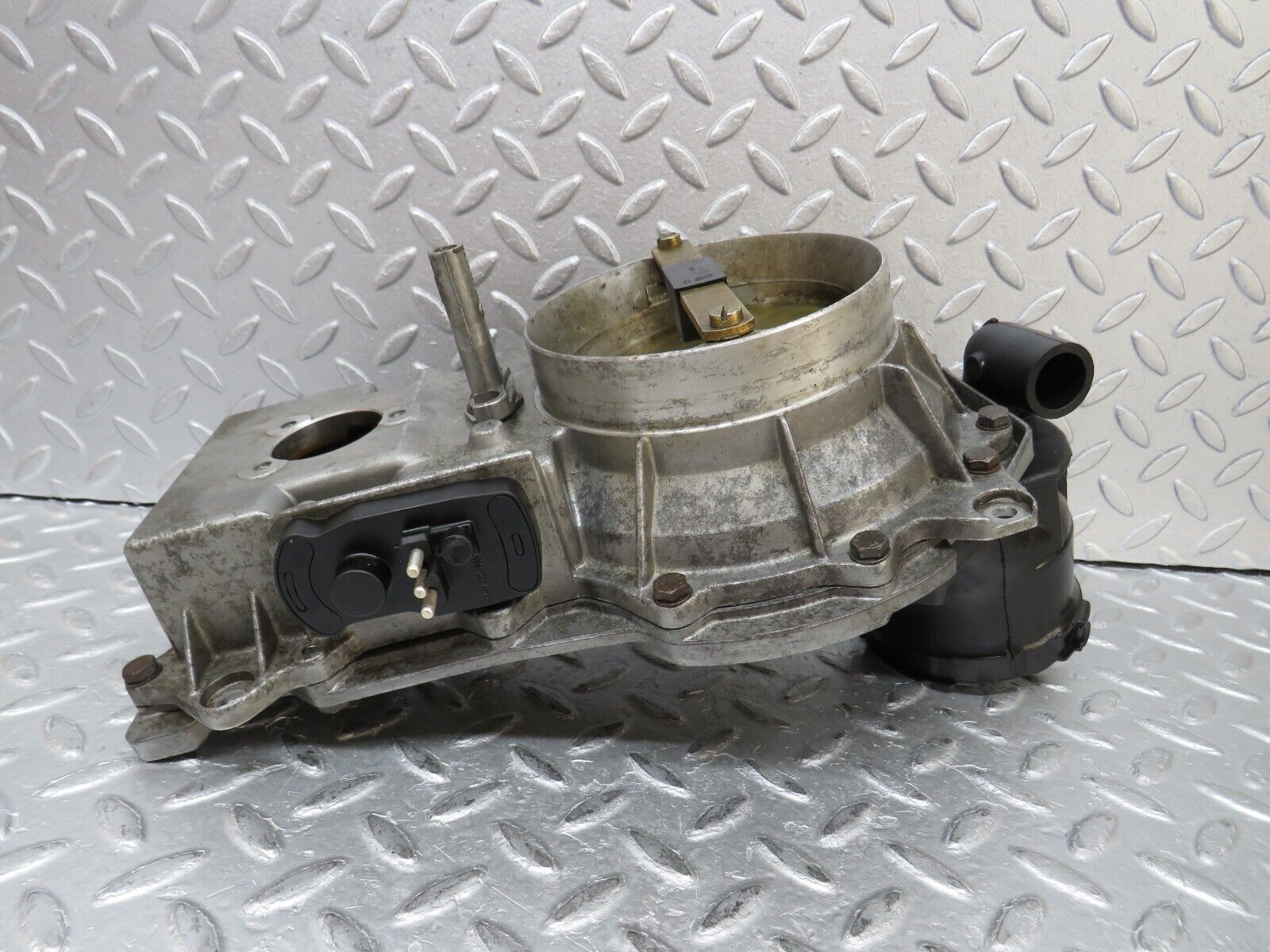 37118 Mercedes-Benz C126 420SEC Coupe Air Flow Mass Meter Sensor 0438121037