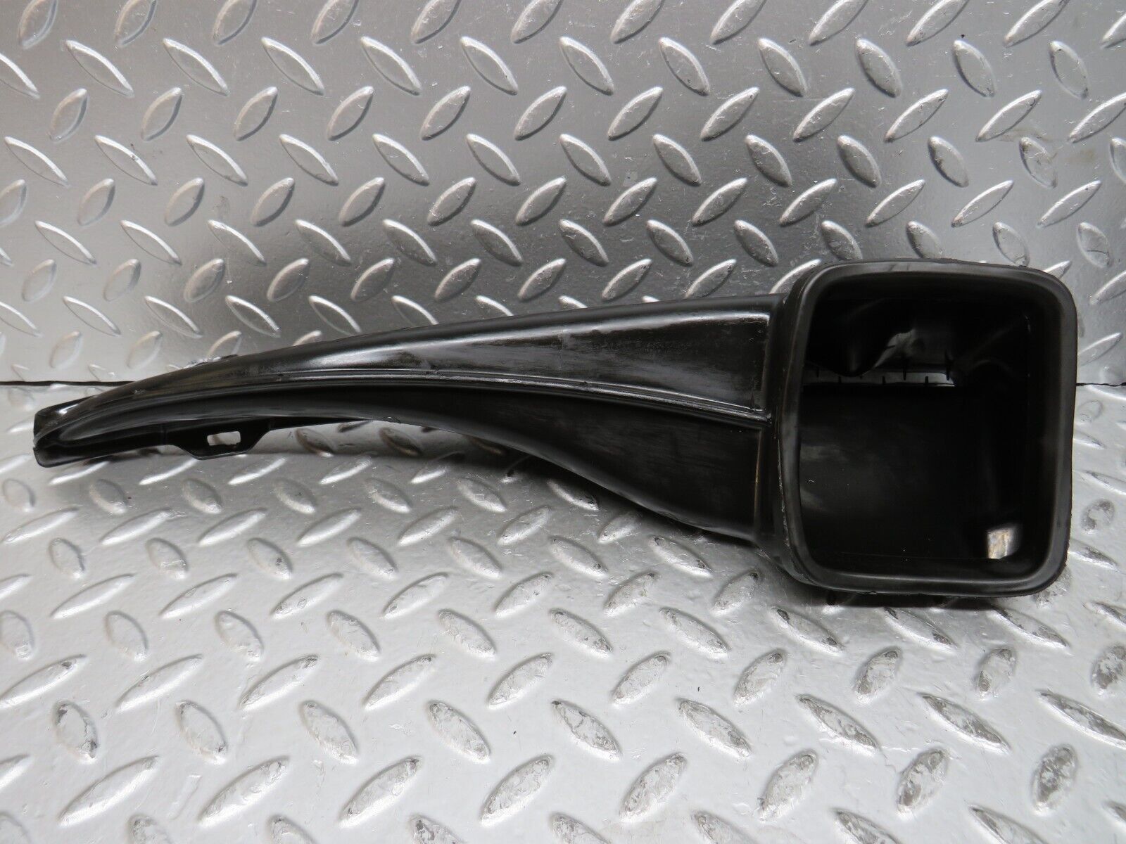 28594 Mercedes-Benz W123 230E Air Duct Vent Left And Right