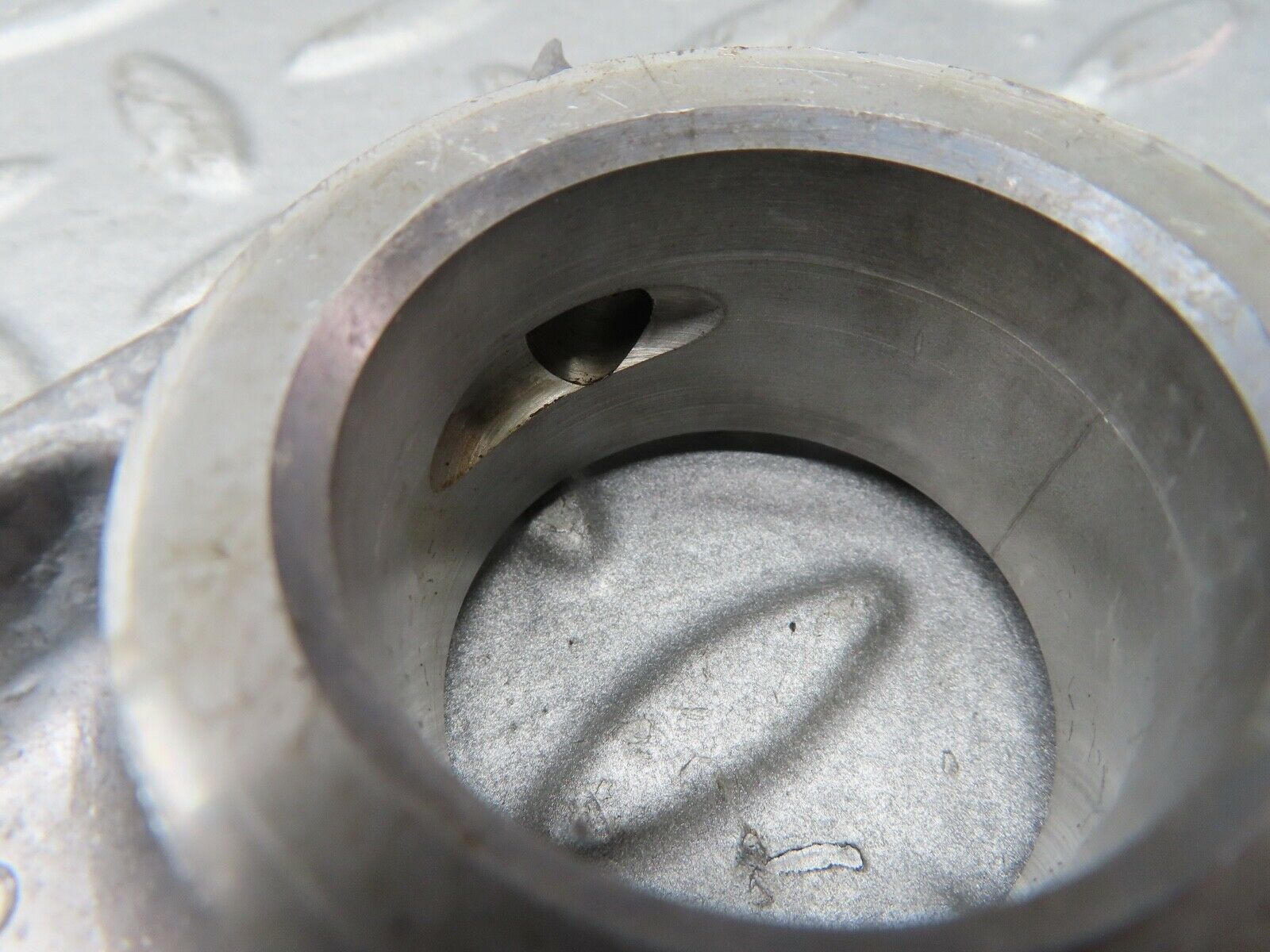 17722 Mercedes-Benz W116 450SEL Camshaft Tower Bearing 1160513310