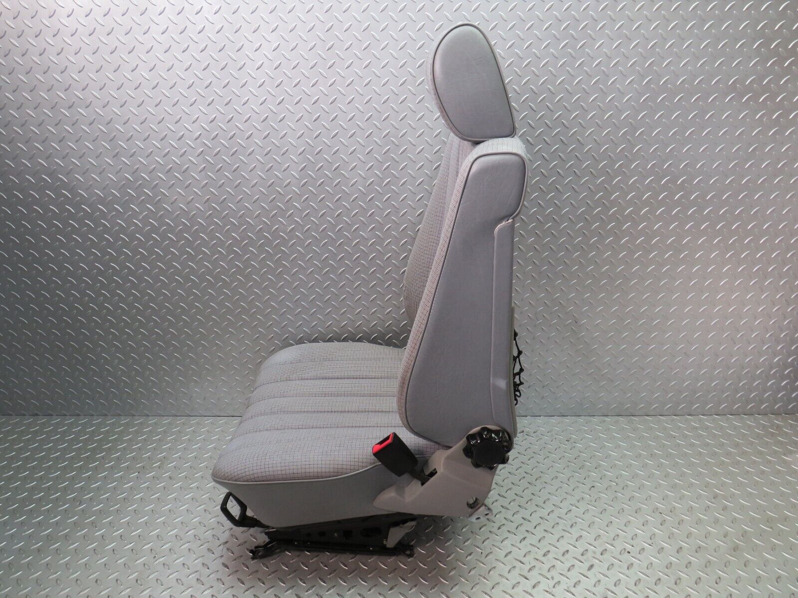 33706 Mercedes-Benz W201 190E 2.0L Front Right Driver Seat