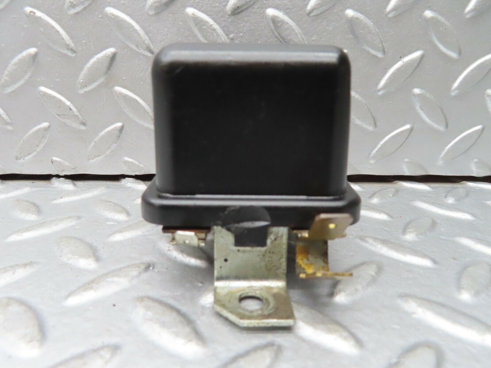 18875 Mercedes-Benz W121 190b Ponton Voltage Regulator Hüco 133503