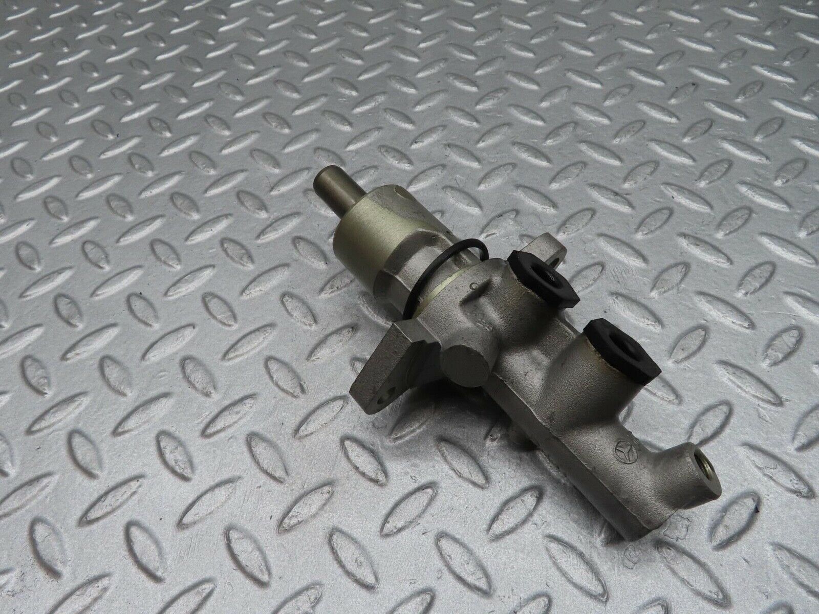 11981 Mercedes-Benz R129 300SL Coupe Brake Master Cylinder