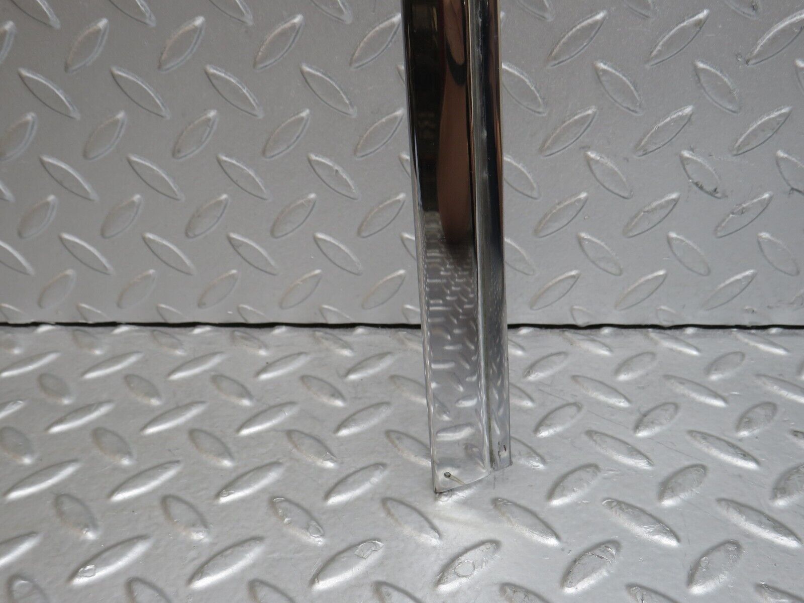 37316 Mercedes-Benz W109 300SEL Front Right Door Chrome Window Frame