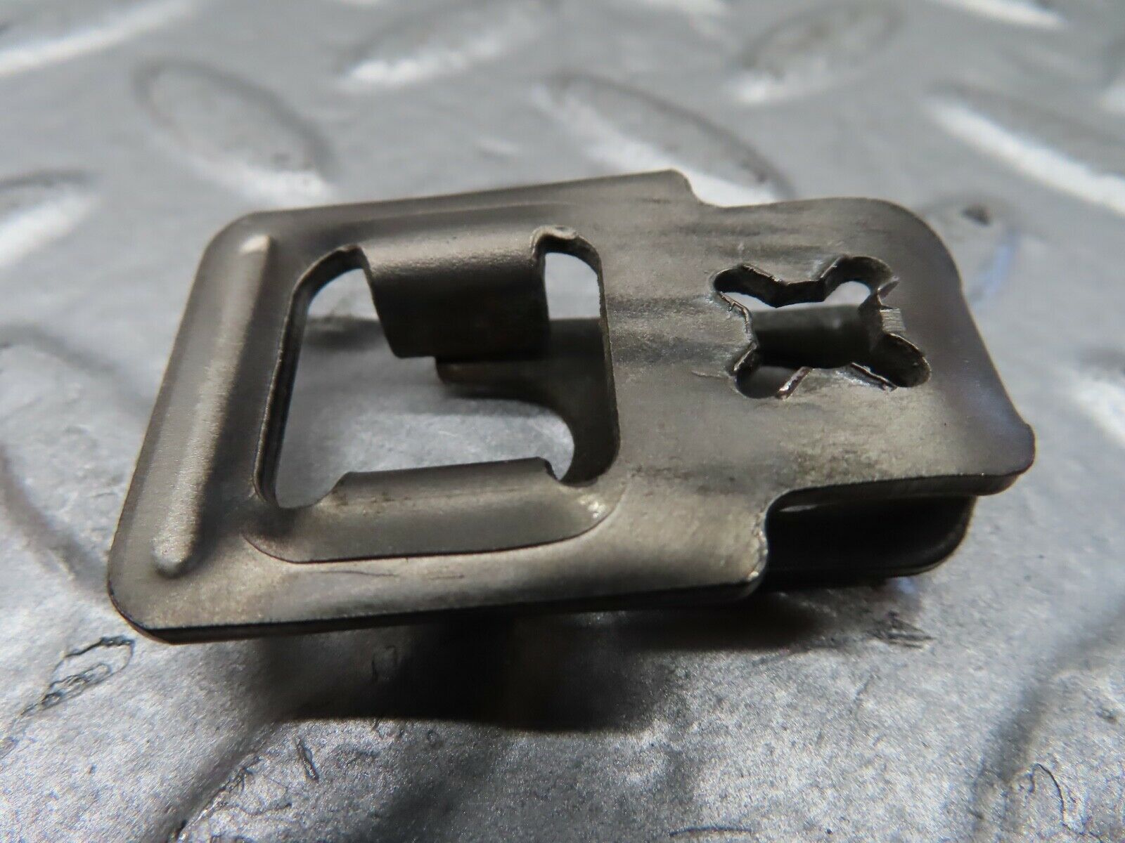 20056 Mercedes-Benz R129 300SL Coupe Fuel Injector Bracket