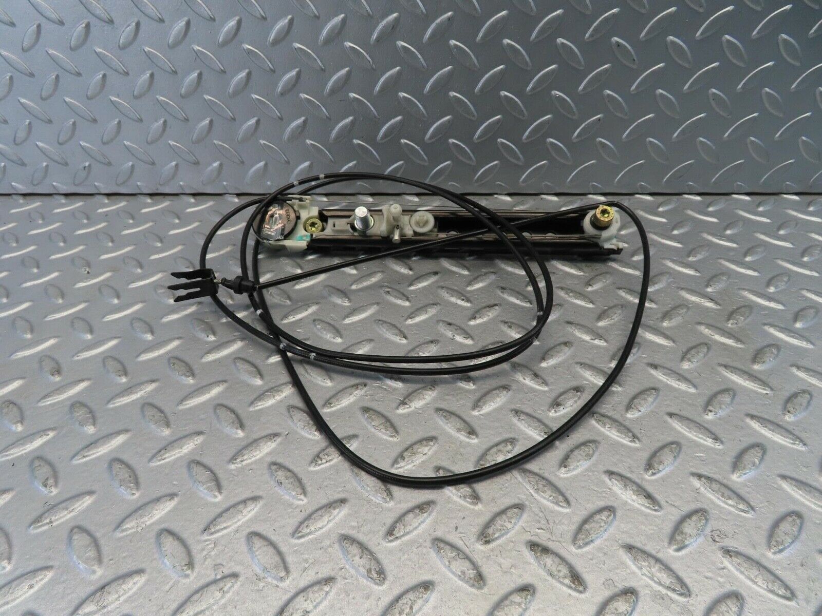 11223 Mercedes-Benz W221 S320 Front Left Seat Belt Adjuster Cable 2218600188