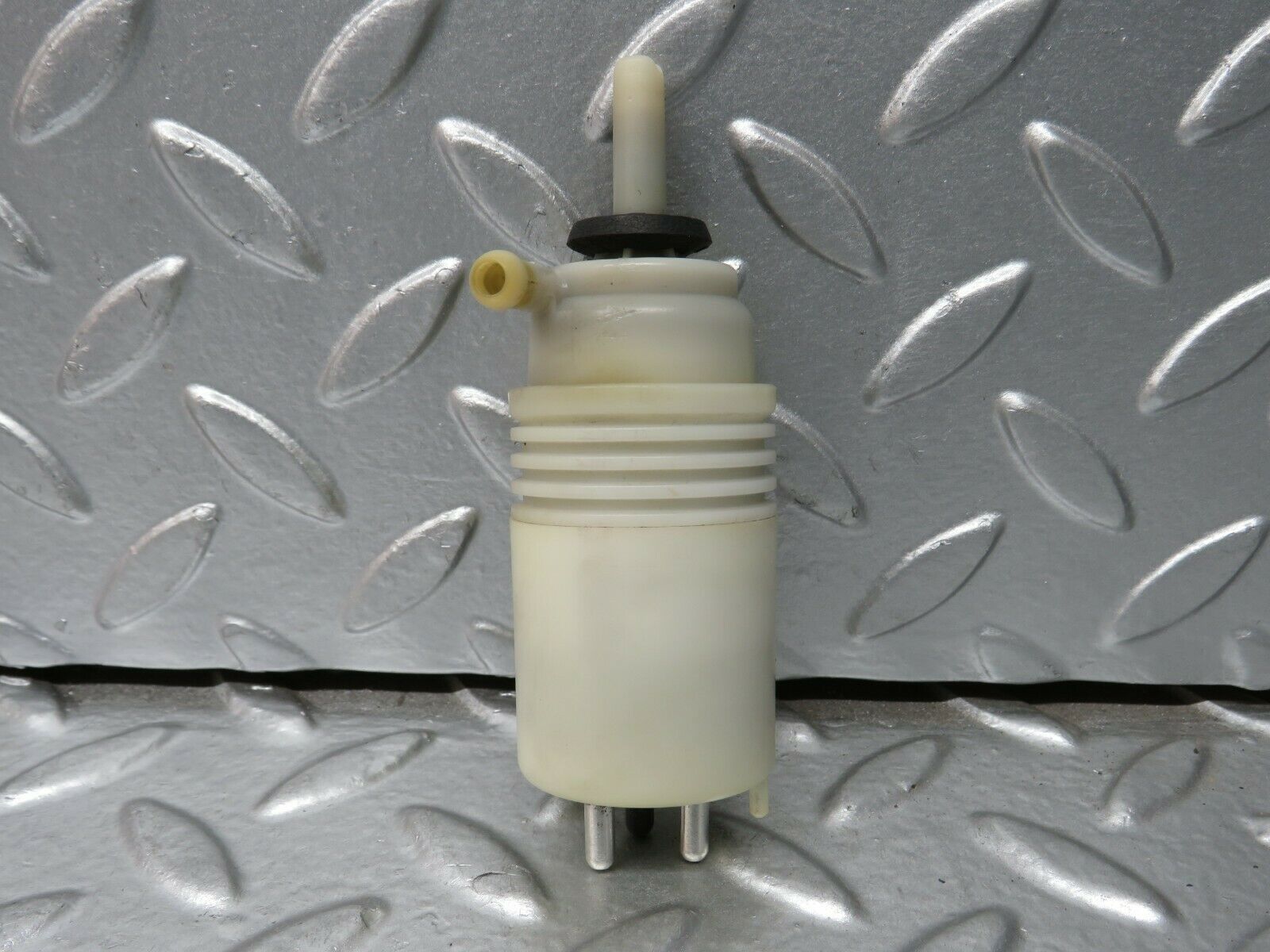 24303 Mercedes-Benz S124 220TE Wagon Windscreen Washer Pump Hella 1240690421