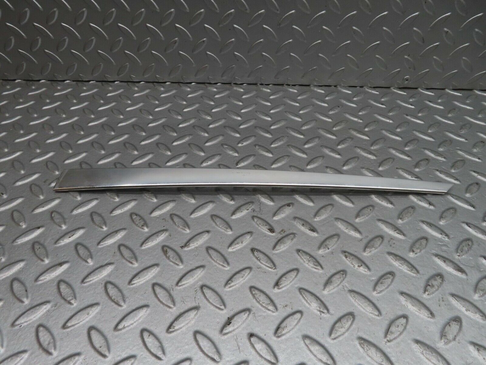 13598 Mercedes-Benz W123 200 Front Right Door Window Chrome Frame