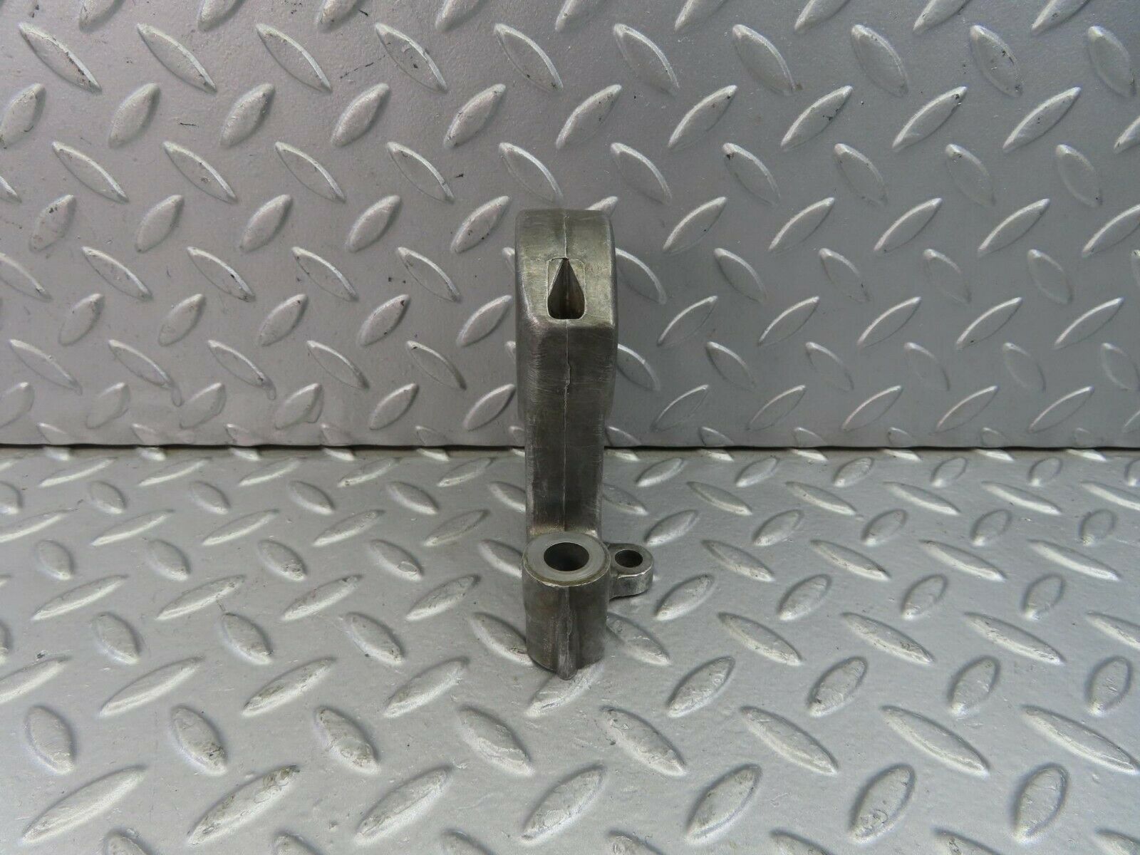 8976 Mercedes-Benz W108 Camshaft Tower Bearing 1140510016