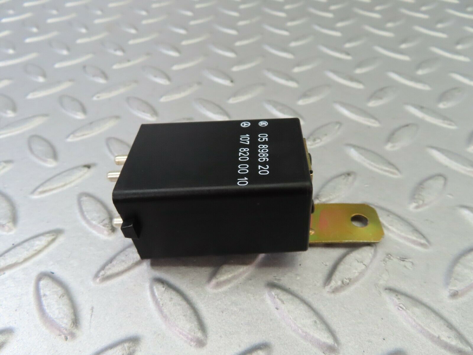 7657 Mercedes-Benz S123 230TE Wagon Heated Window Relay 1078200010