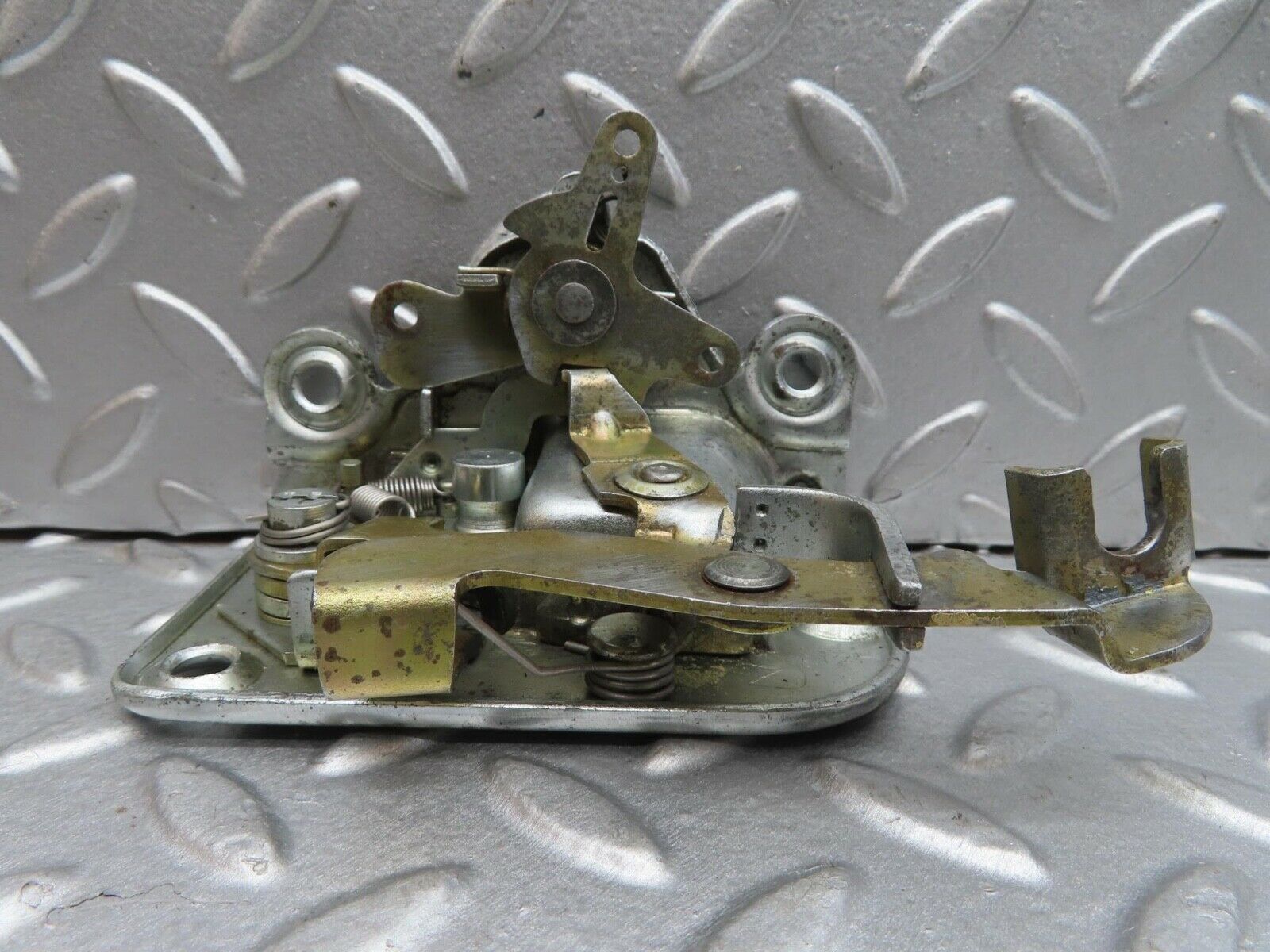 13897 Mercedes-Benz C107 280SLC Left Door Lock Mechanism