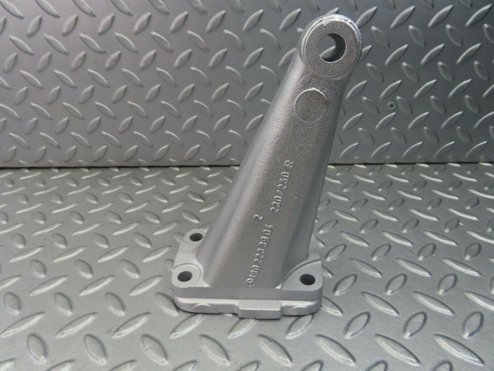 8327 Mercedes-Benz W114 Engine Mount Bracket Right Side 1802233904