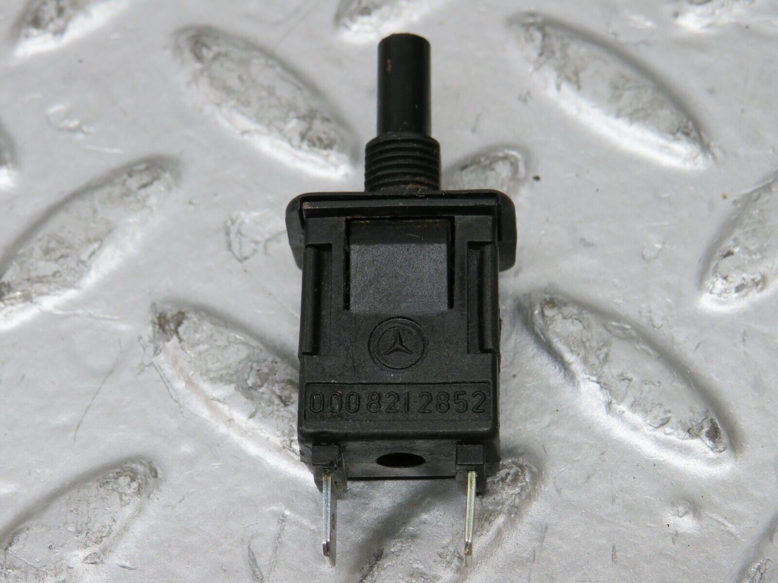 26206 Mercedes-Benz W116 450SE Door Contact Switch 0008212852