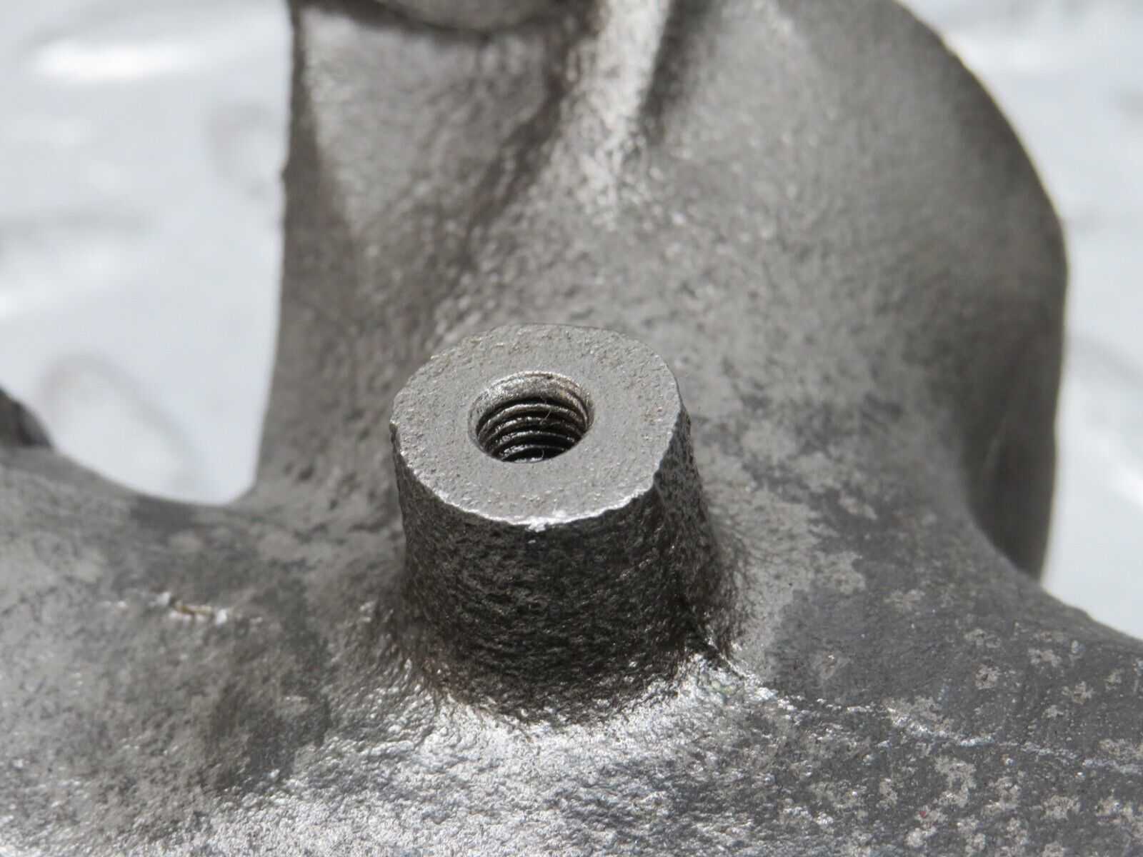 33106 Mercedes-Benz W126 380 V8 Exhaust Manifold Left 1161420502