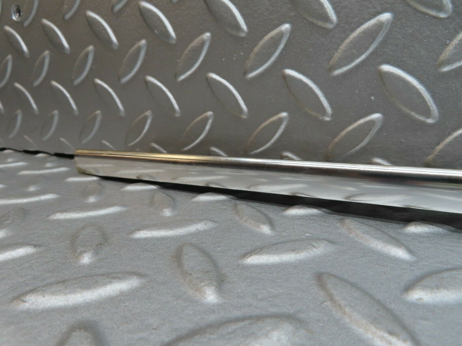 17890 Mercedes-Benz W116 450SEL Roof Chrome Moulding Trim Left Side