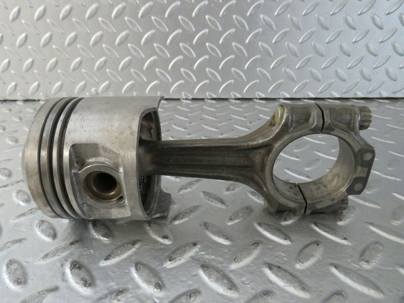 23582 Mercedes-Benz W114 280E Piston With Connecting Rod 86.00 mm