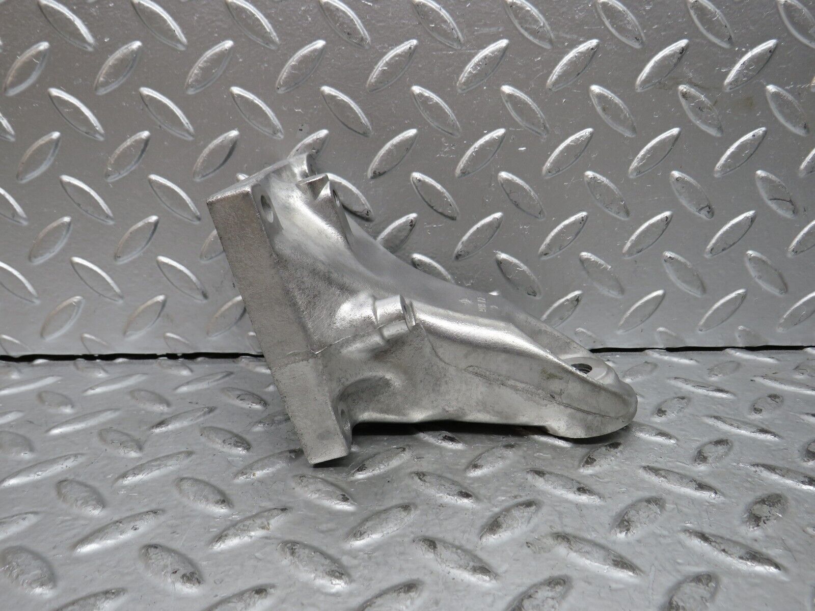 29033 Mercedes-Benz C124 320CE Coupe Engine Mount Bracket Left 6032236004