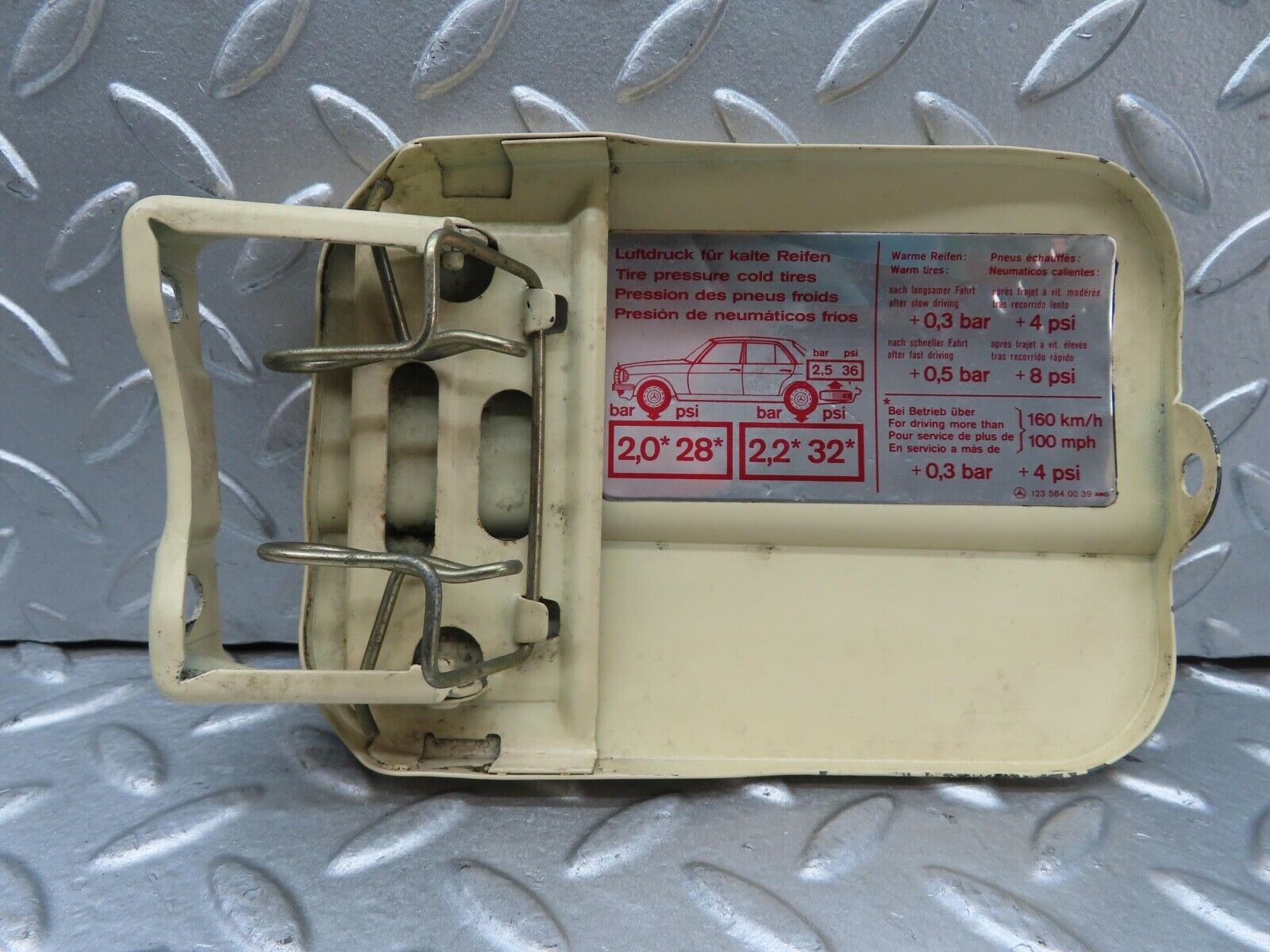 15326 Mercedes-Benz W123 230E Fuel Tank Flap Cap 1235840039