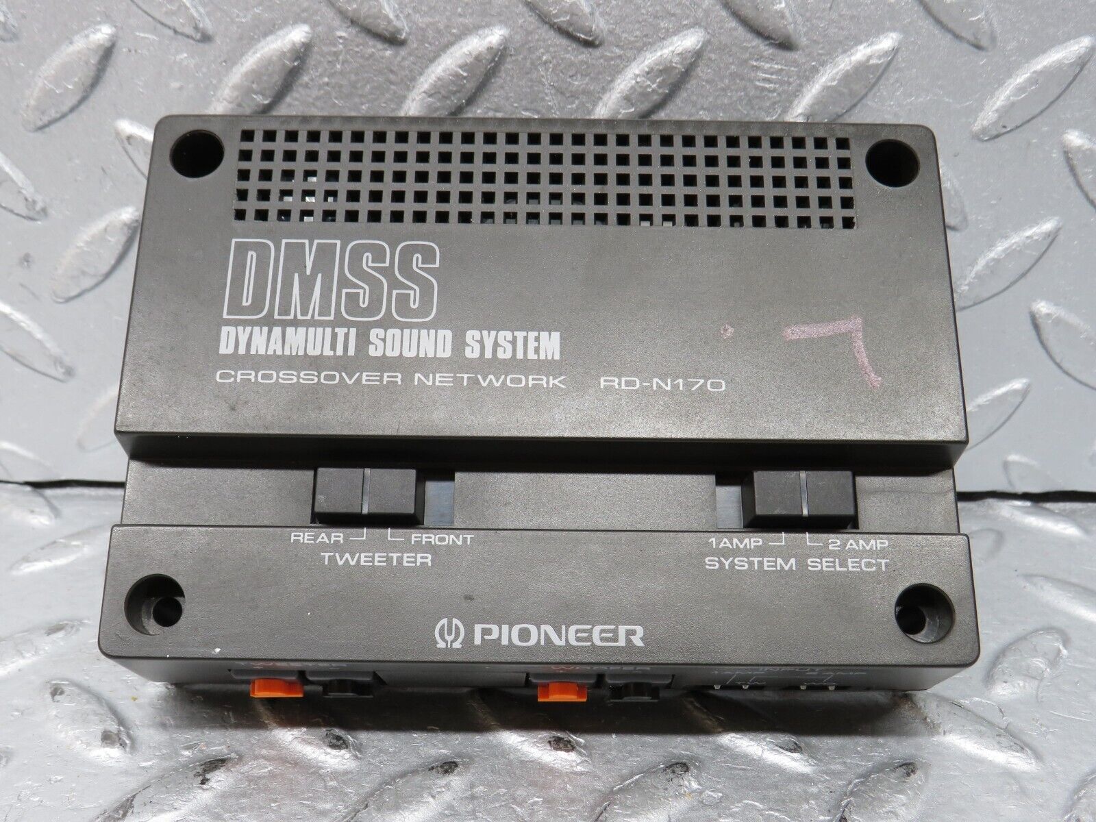 36506 Mercedes-Benz W201 190E 2.0L Dynamulti Sound System PIONEER RD-N170