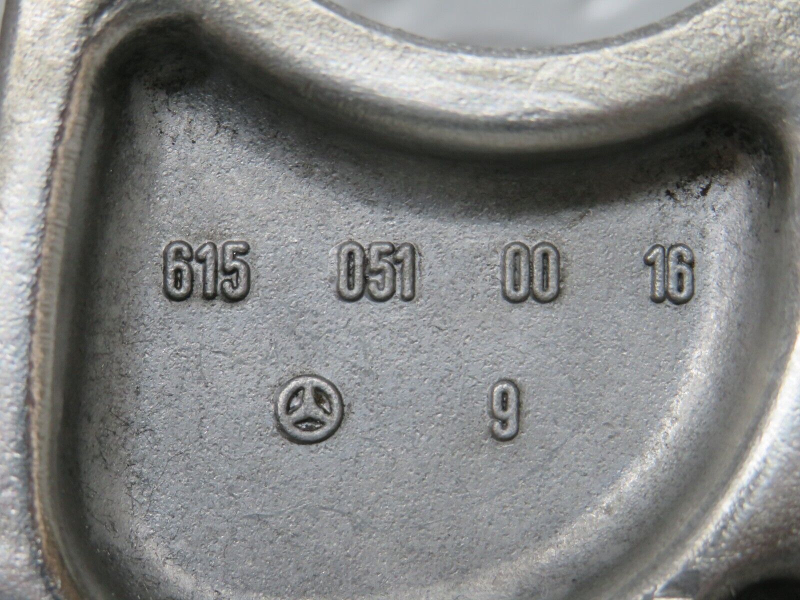 0255 Mercedes-Benz W123 220D Camshaft Tower Bearing 6150510016