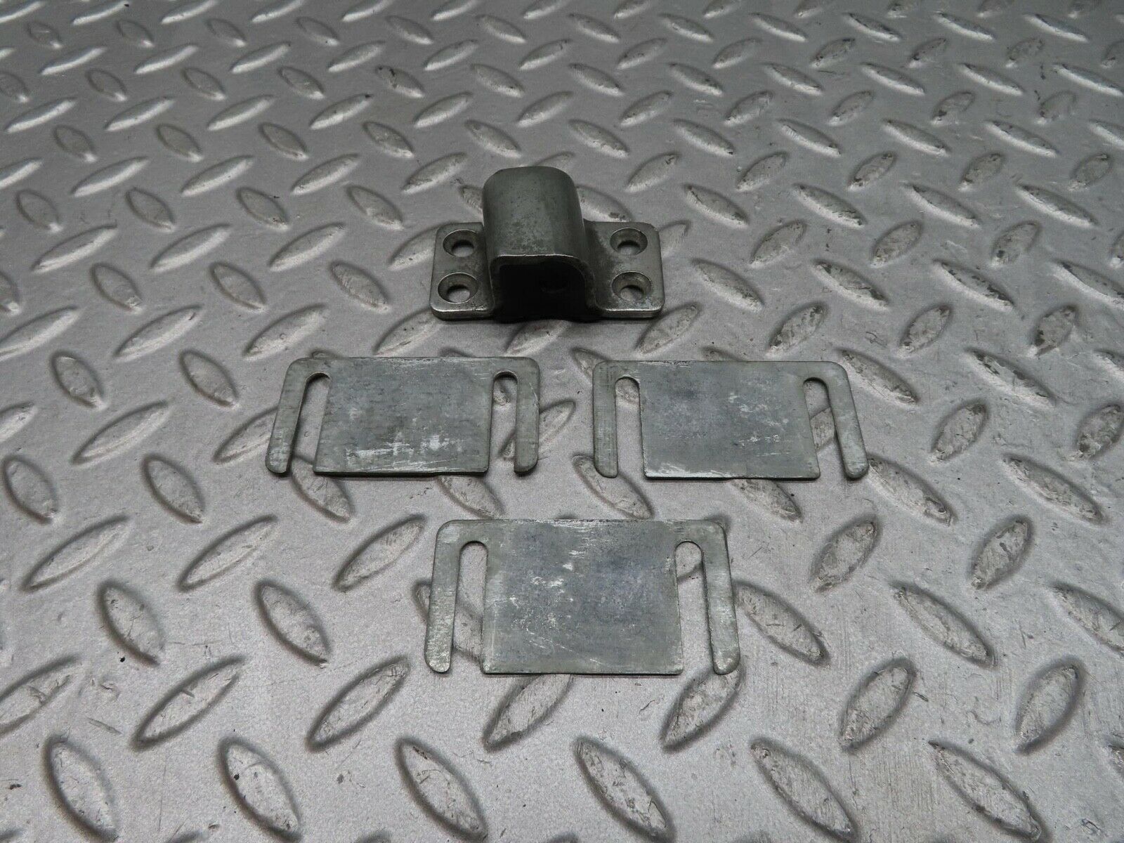 12458 Mercedes-Benz W108 280SE 3.5 Door Lock Latch Right Side