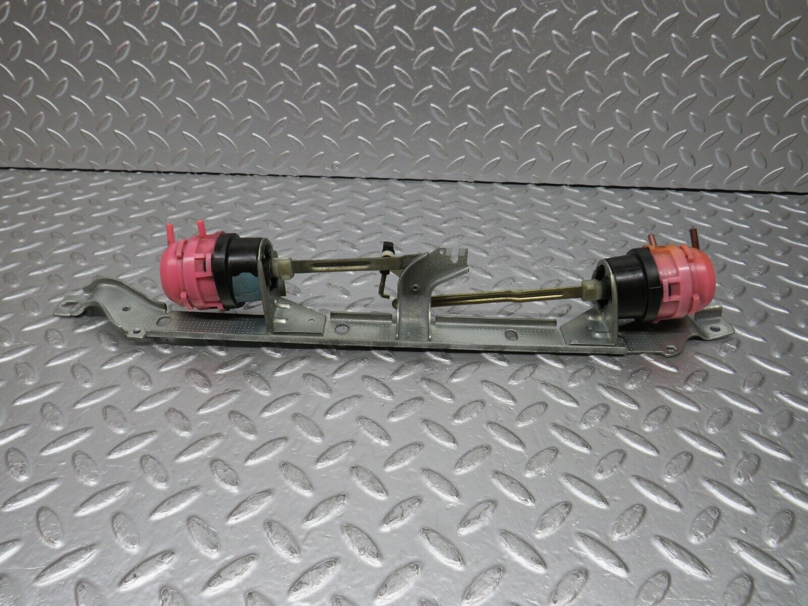 31355 Mercedes-Benz S124 220TE Wagon Heater Box Vacuum Actuator 9061820412