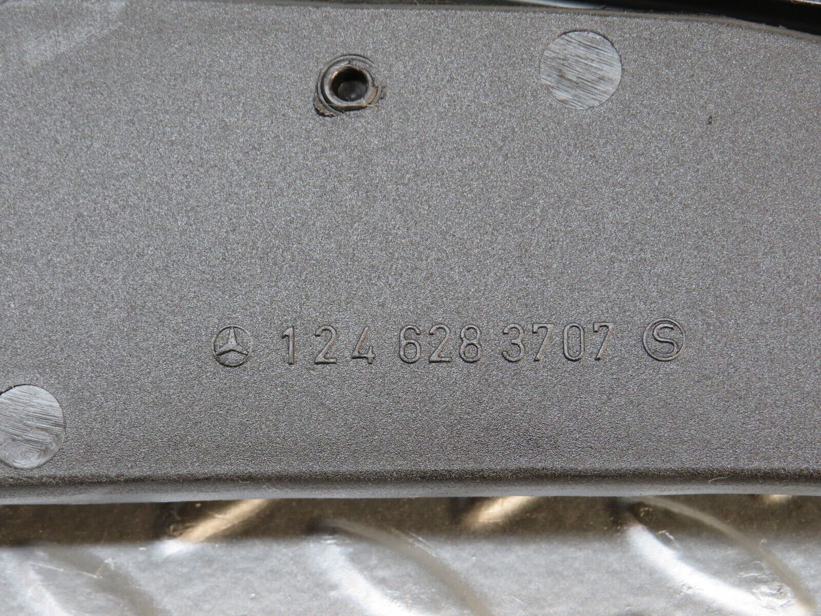 32516 Mercedes-Benz S124 300TE Wiper Mechanism Cover 1246200973 1246202667