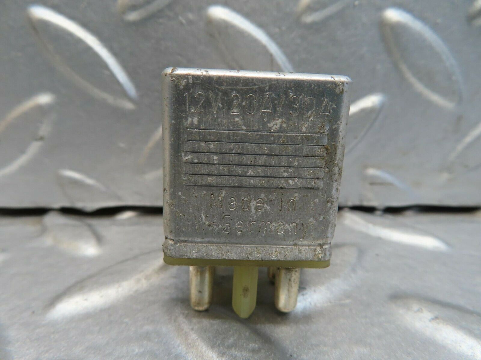 15487 Mercedes-Benz W123 230E Multi Purpose Relay 0015420219