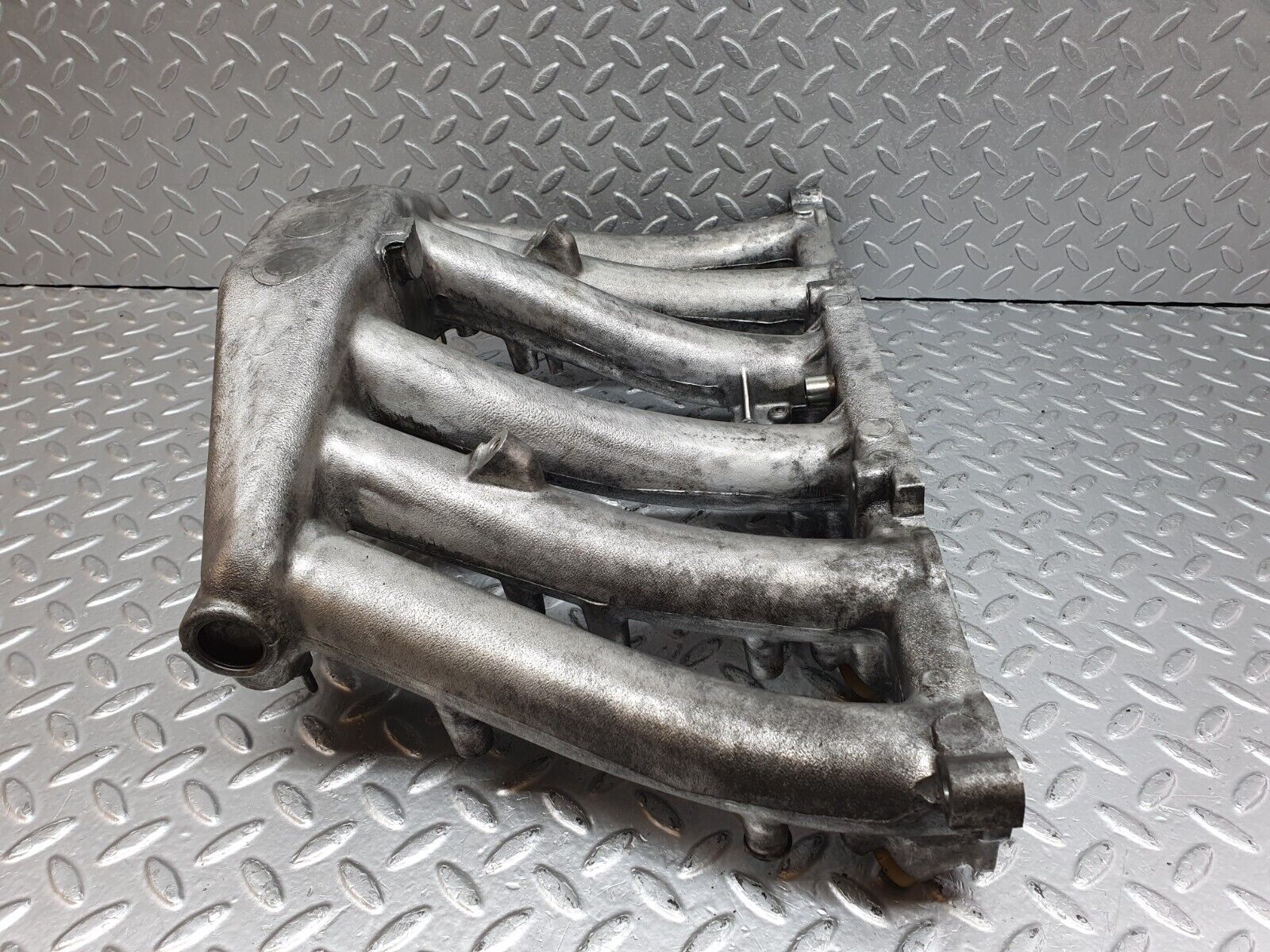 41222 Mercedes-Benz W126 300SE Intake Manifold 1031411601