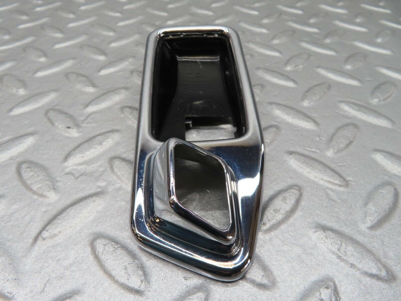 16059 Mercedes-Benz W123 280E Chrome Frame For Door Opener Left 1167660111