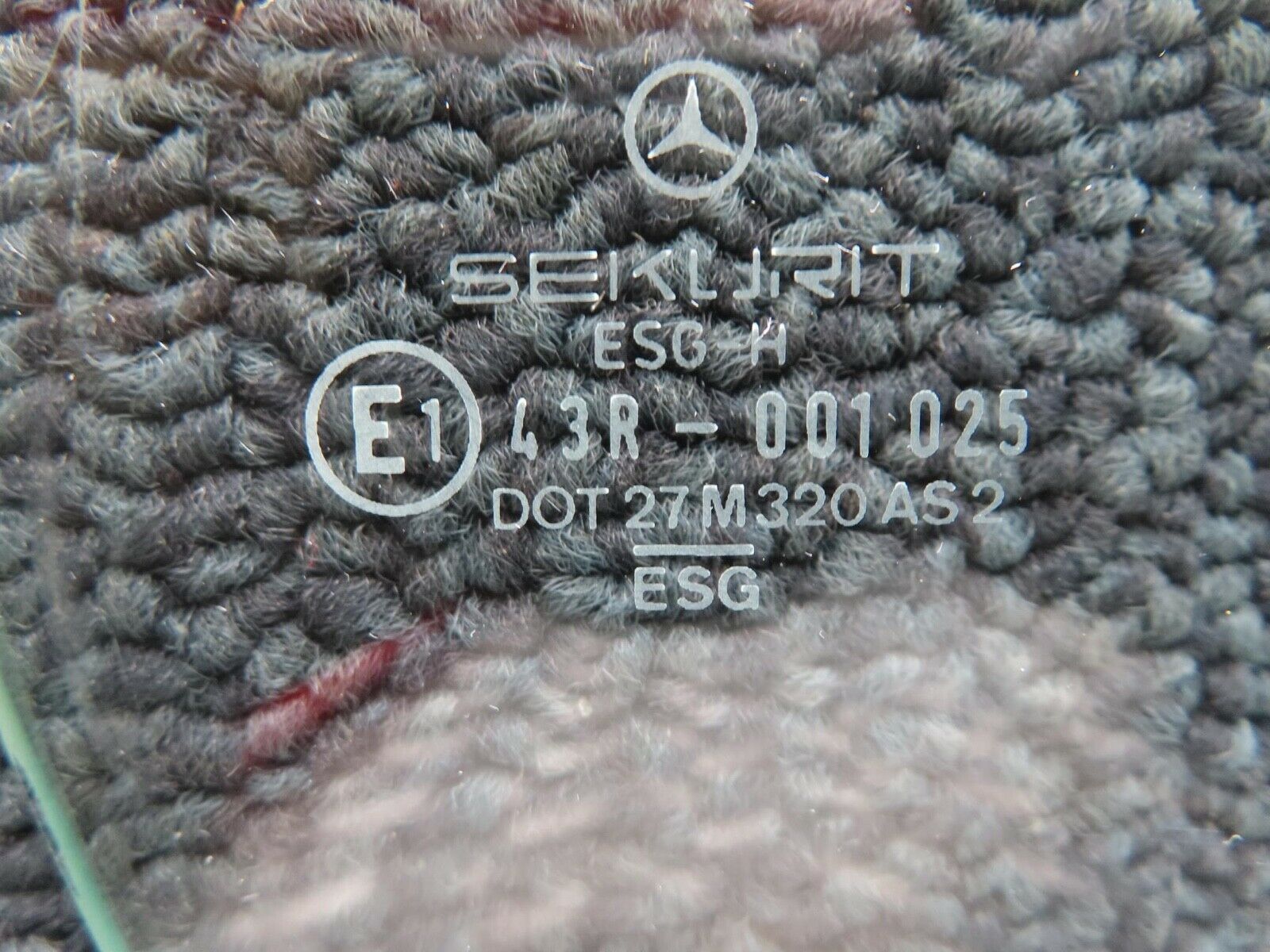 13891 Mercedes-Benz C107 280SLC Rear Left Side Quarter Window