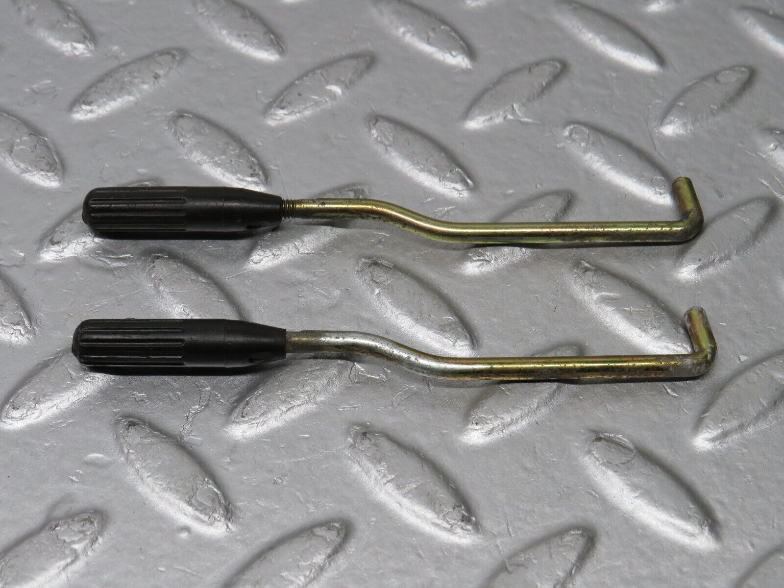 38914 Mercedes-Benz W201 190E 2.6L Front Door Lock Knob