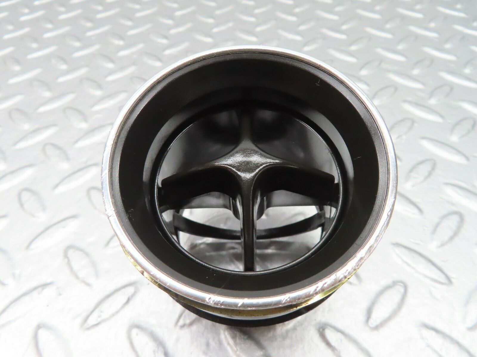 17912 Mercedes-Benz W123 200 Dashboard Air Vent 1238300054