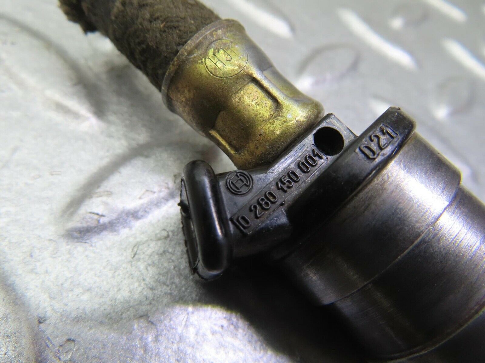 13340 Mercedes-Benz W116 350SE Fuel Injector Bosch 0280150001