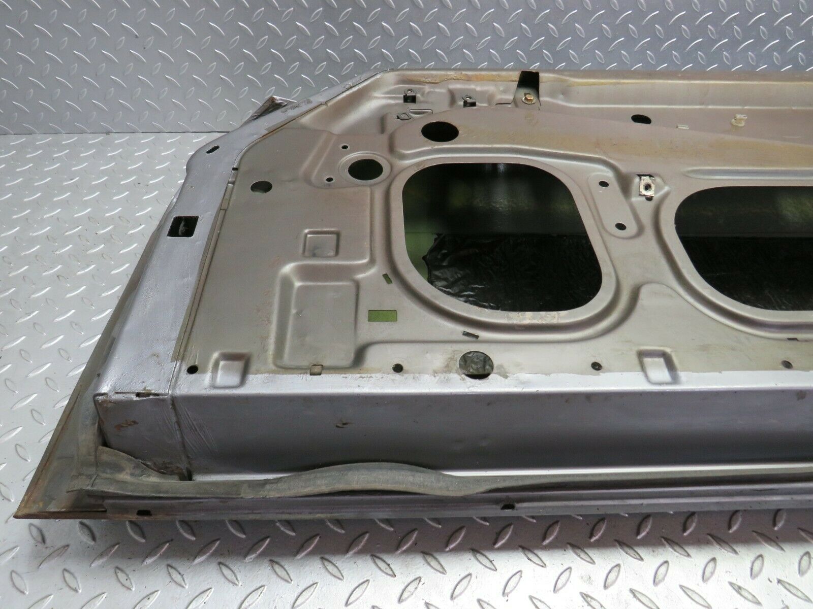 22669 Mercedes-Benz C107 450SLC Coupe Front Right Door