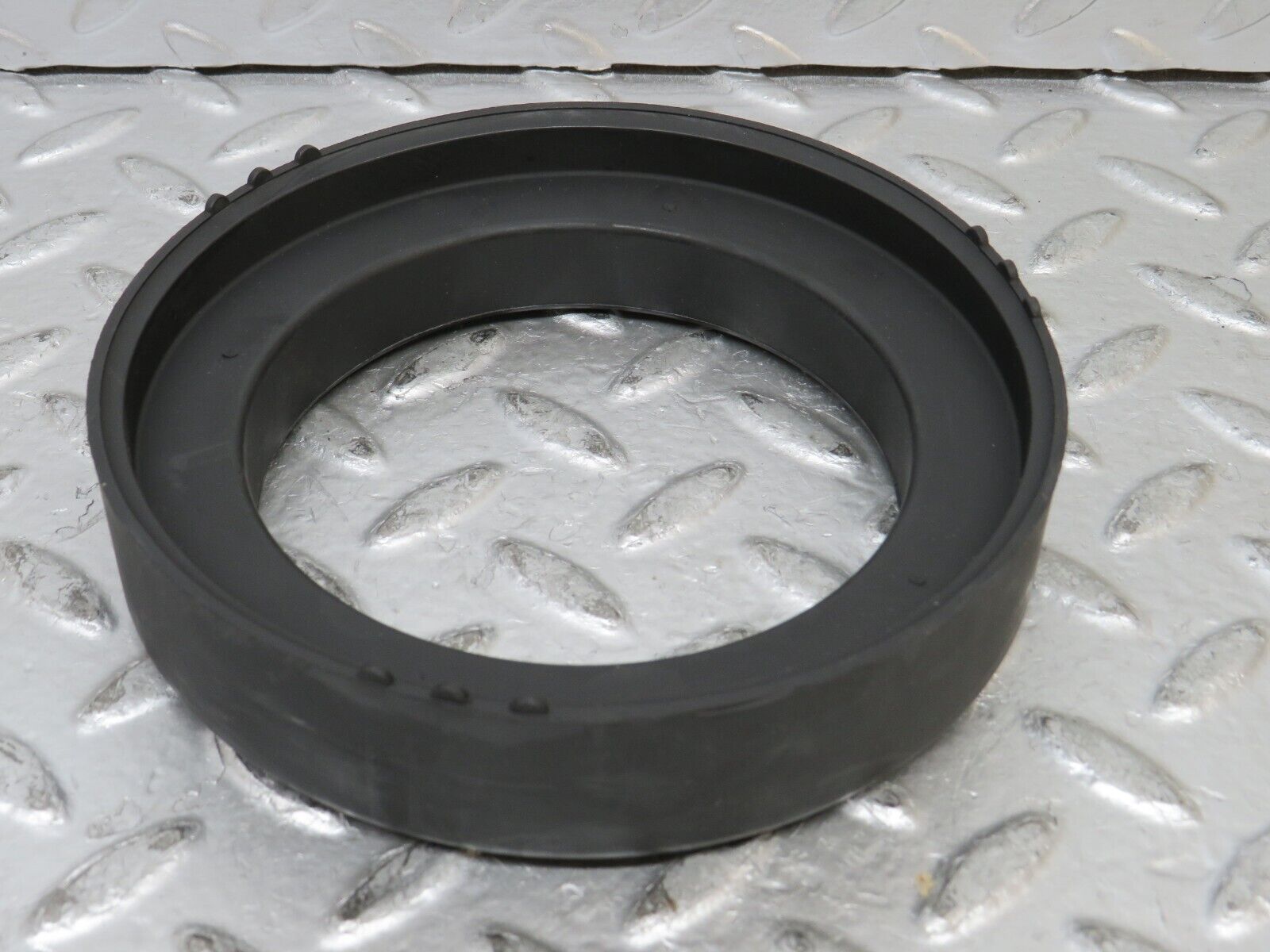 27087 Mercedes-Benz W123 280E Coil Spring Rubber Mounting New