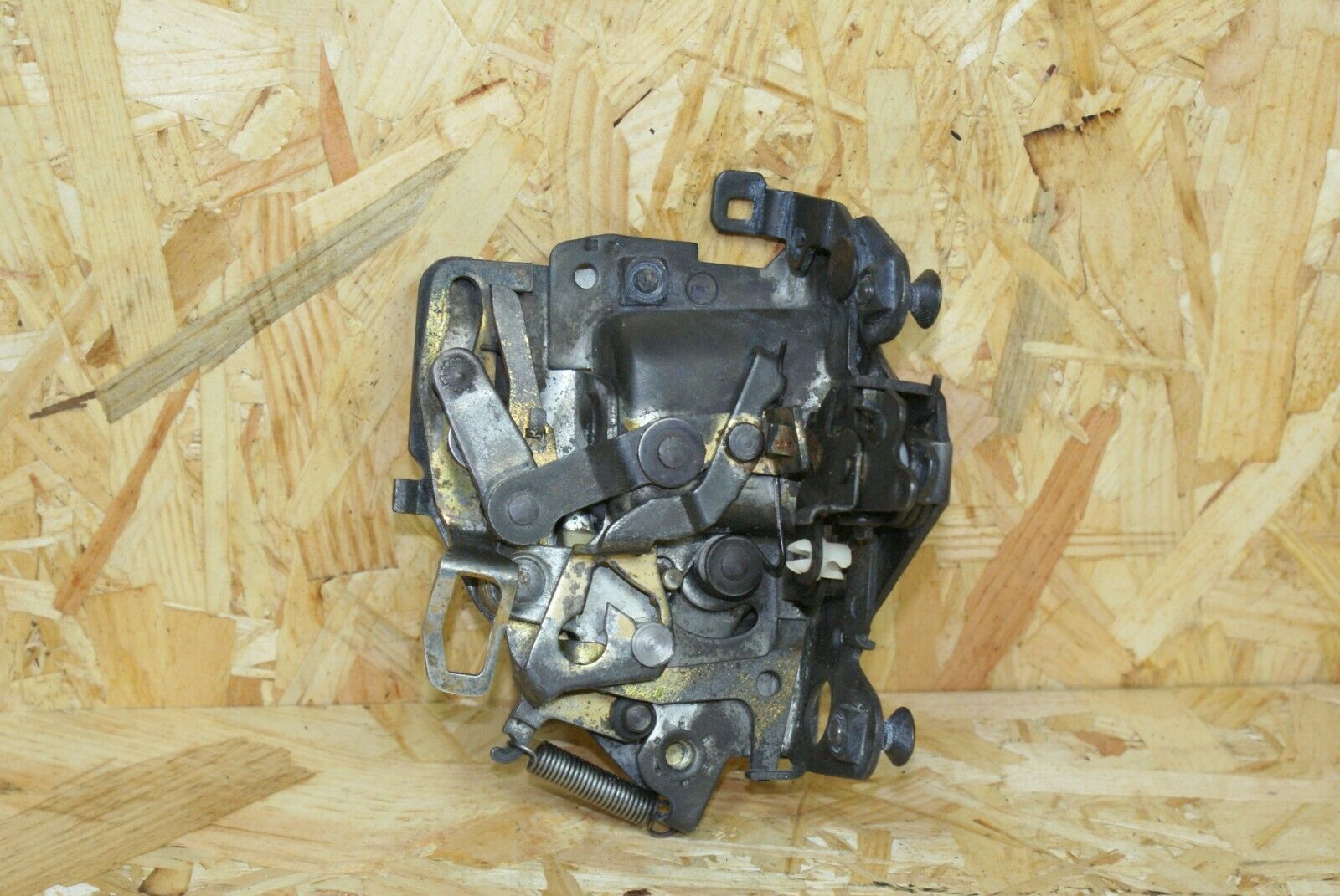 2251 Mercedes-Benz W123 280E Rear Right Door Lock N/S
