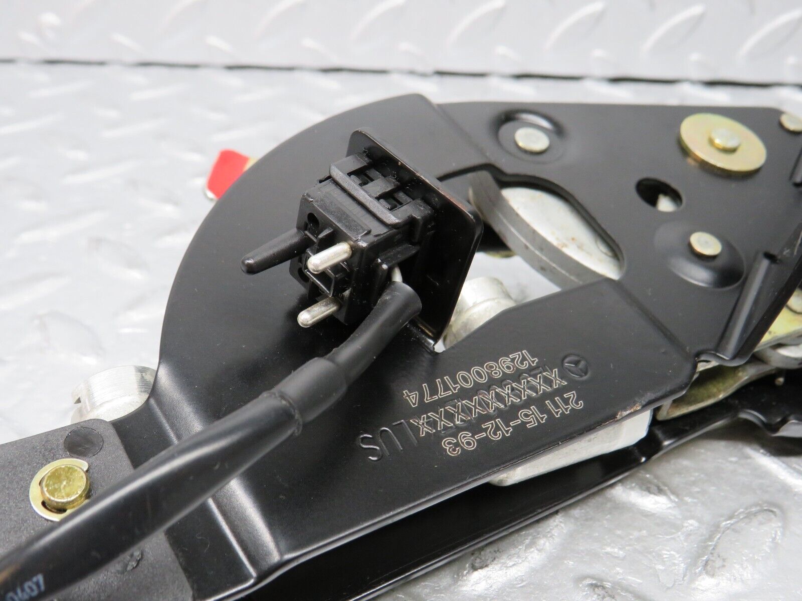 38357 Mercedes-Benz R129 280SL Coupe Rear Right Roof Lock Mechanism 1298001774 1298001274