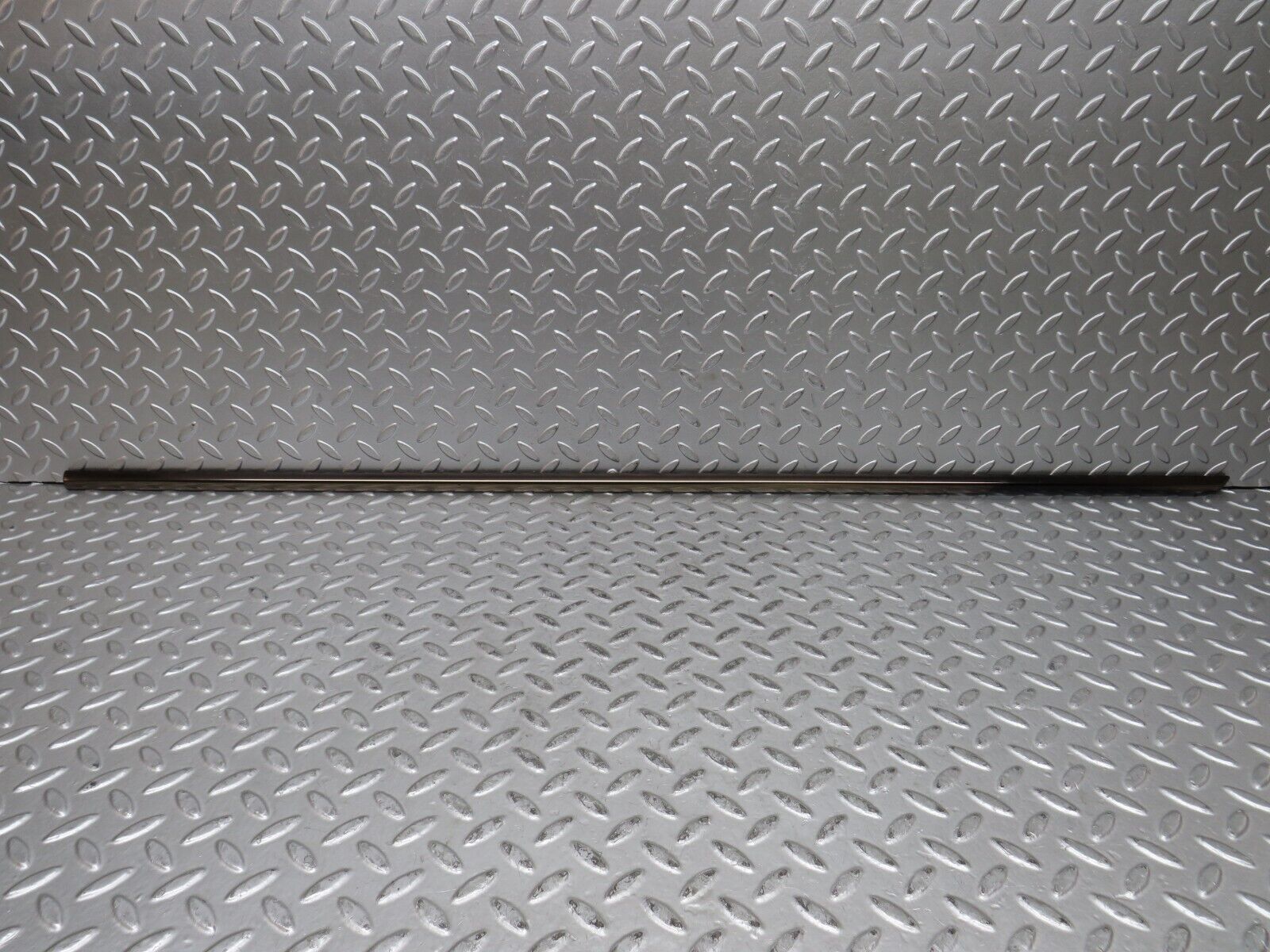 29001 Mercedes-Benz C124 320CE Coupe Front Right Door Chrome Trim