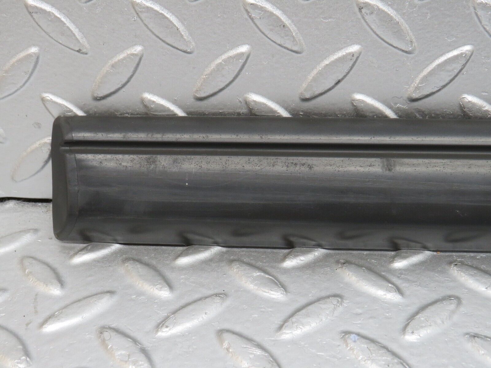 33959 Mercedes-Benz W124 260E Rear Left Door Centre Moulding Trim