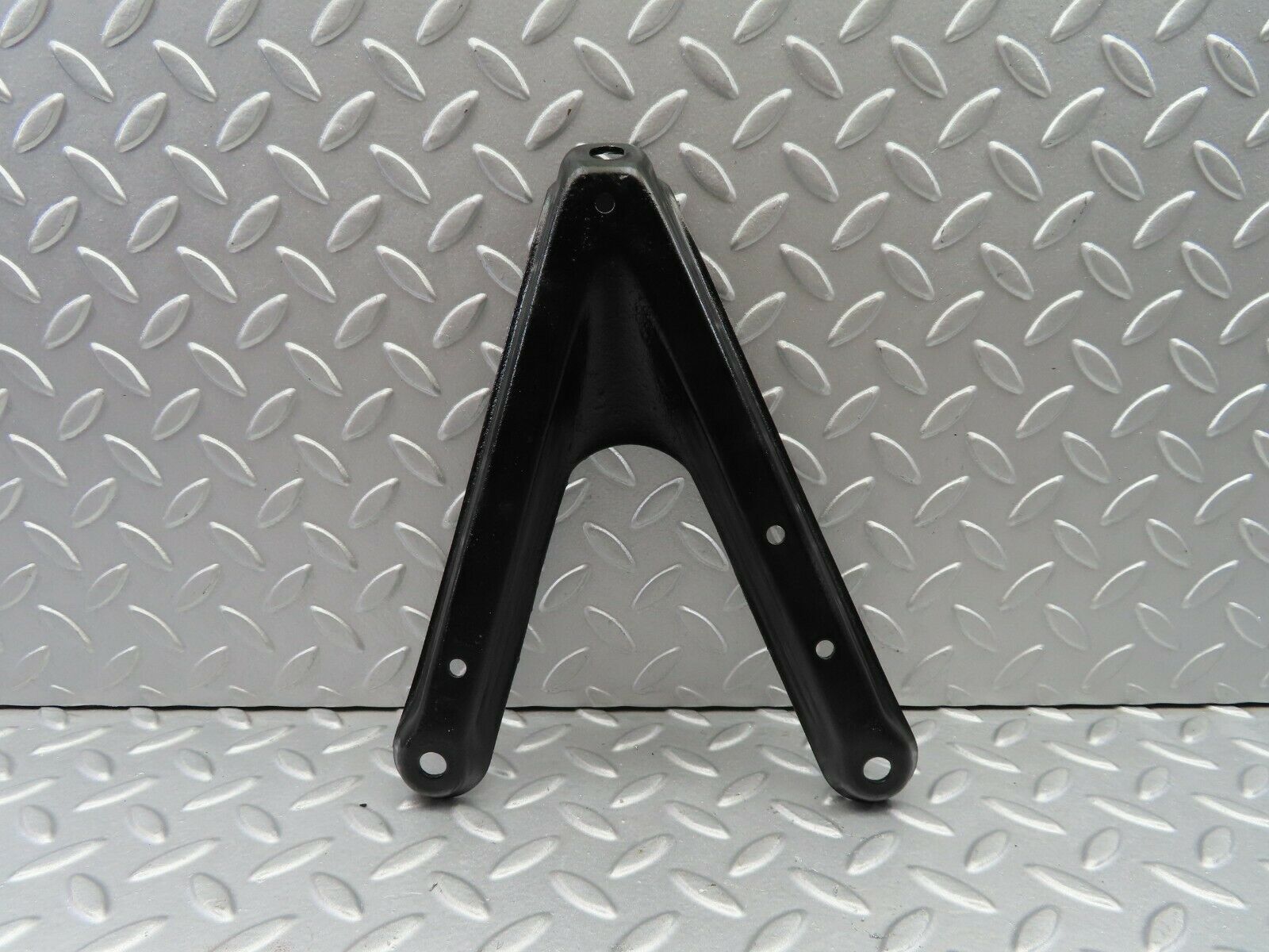 6819 Mercedes-Benz S124 E220 Wagon Air Intake Manifold Bracket