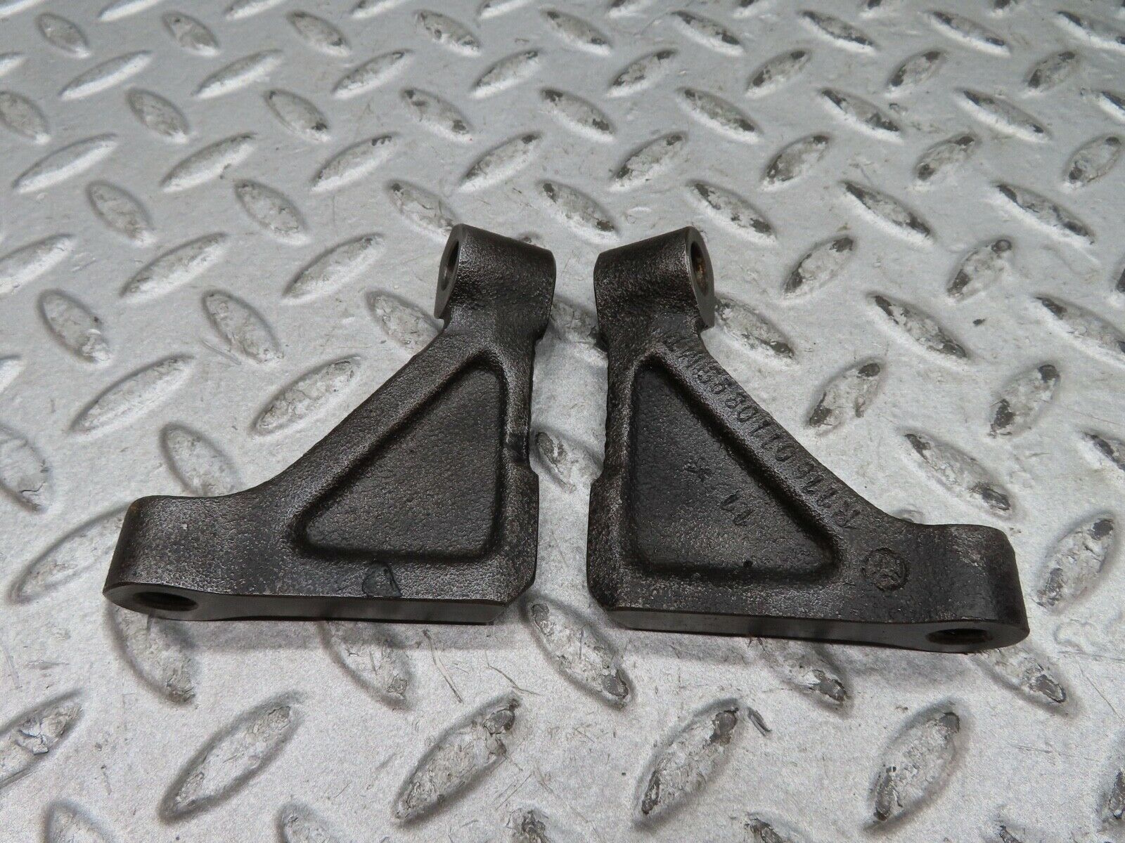 17873 Mercedes-Benz W116 450SEL Engine Mount Bracket Pair 1160110995