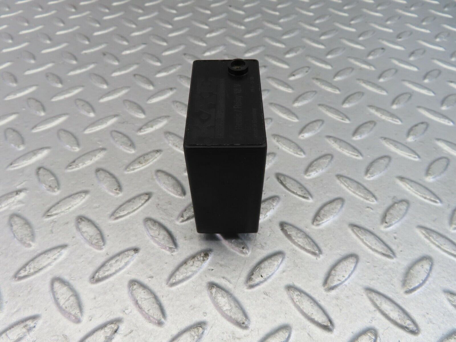 9385 Mercedes-Benz C124 300CE Coupe Fuel Pump Relay 3301300