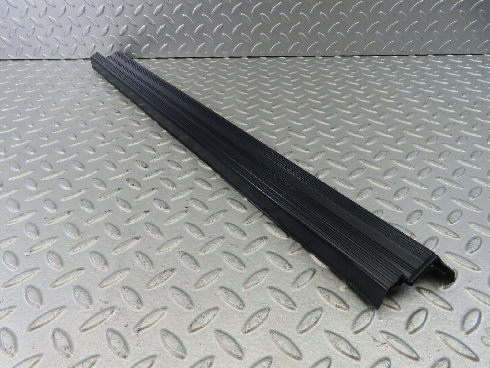 10346 Mercedes-Benz W201 190E Front Left Door Sill Blue