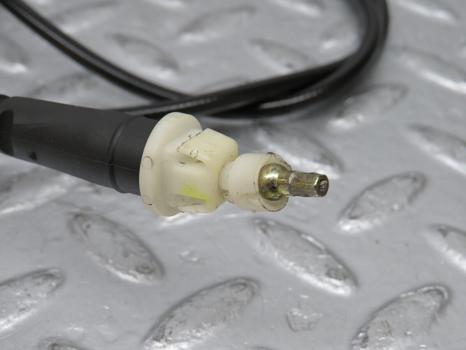 38935 Mercedes-Benz W201 190E 2.6L Gearbox Cable 2012600151