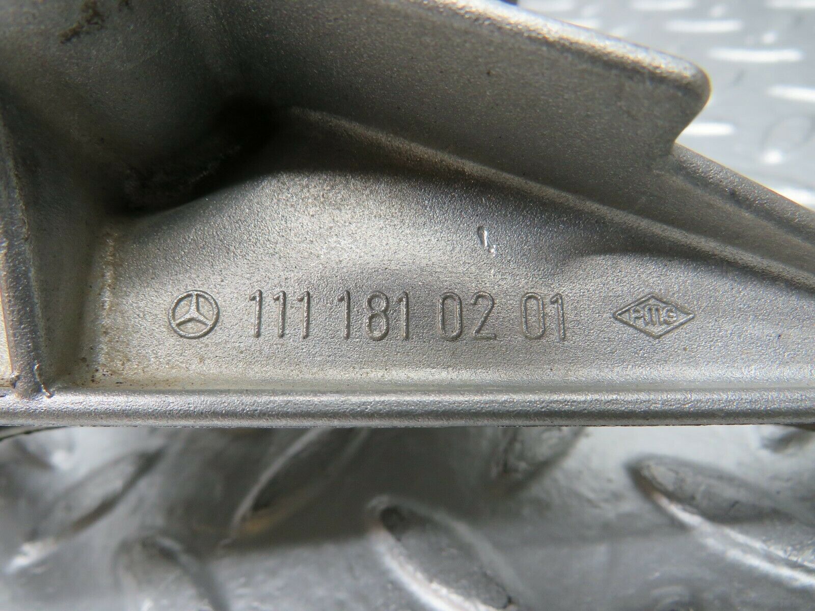 22555 Mercedes-Benz C124 E220 Coupe Oil Pump 1111810201 6041810620