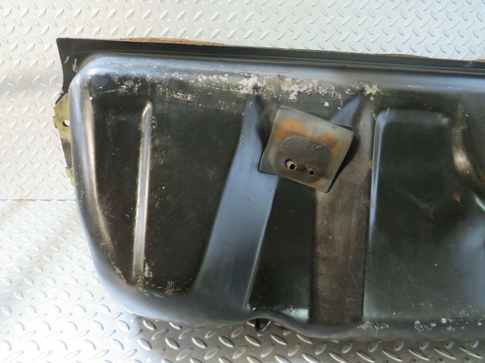 22924 Mercedes-Benz C107 450SLC Coupe Fuel Tank