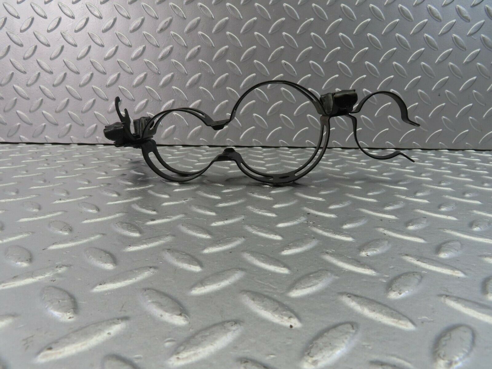 10581 Mercedes-Benz W201 190E Fuel Pump Fuel Filter Bracket Holder