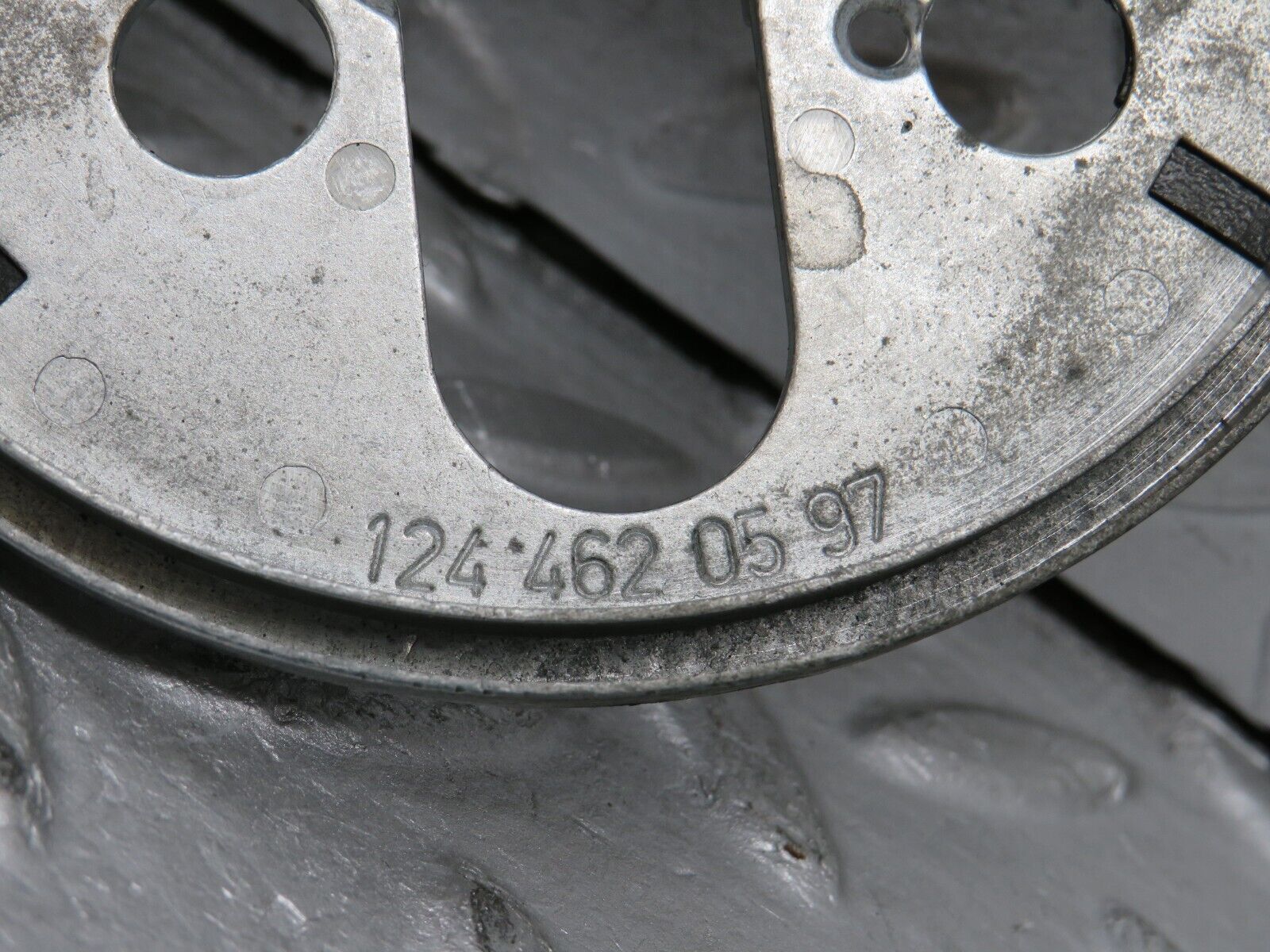 37926 Mercedes-Benz A124 320E Cabriolet Steering Wheel Contact Plate 1244620597