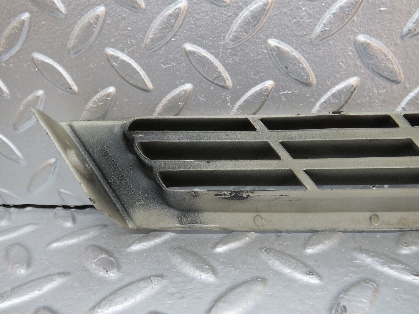 31724 Mercedes-Benz W201 190LE 1.8L C Pillar Exterior Cover Right Side 2016980289