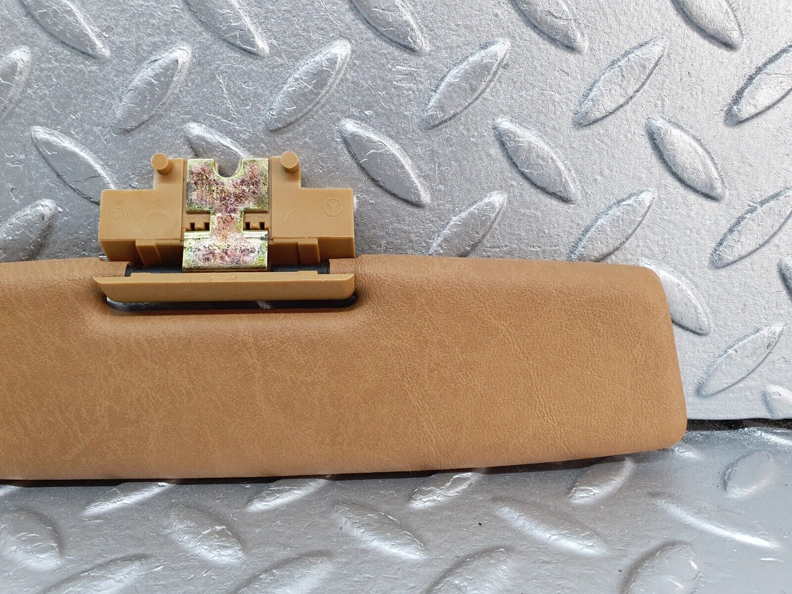 41490 Mercedes-Benz W124 200E Middle Sun Visor Palomino